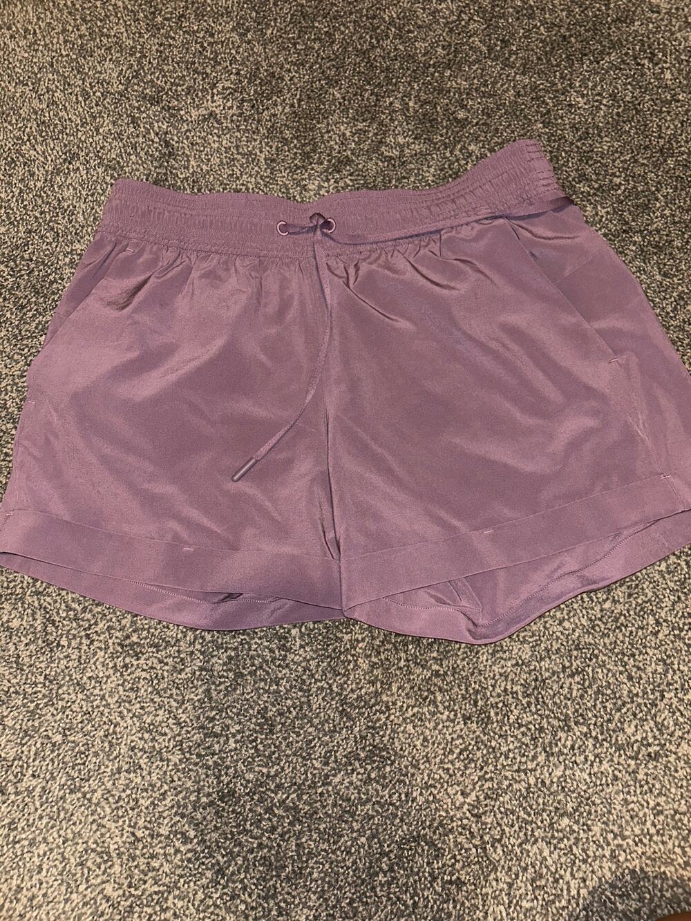 🌼Lululemon💜Break Away Short💜Sz 8 💜Purple Drawstring Ins 3”🌼Excellent Cond